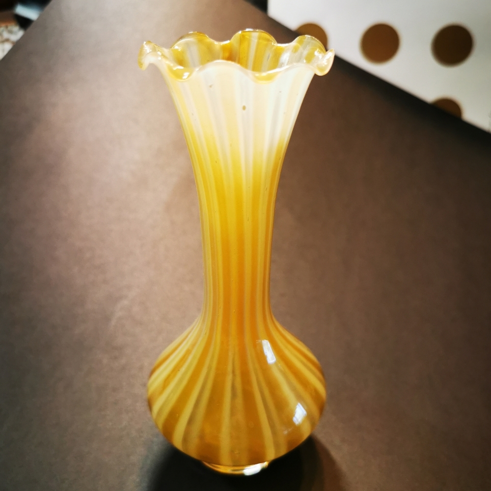 Art Glass Vase / Bud Vase ~ Striped Butterscotch Colour ~ Ruffled Rim - Picture 7 of 14